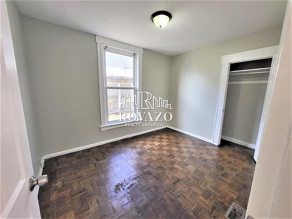 3rd image of 52 Welland Ave #2E
