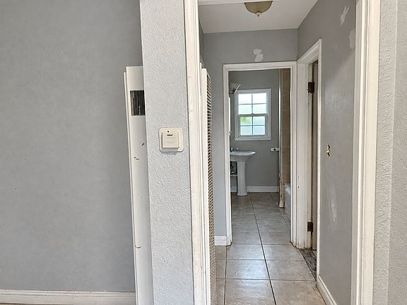5th image of 26217 E 9th St