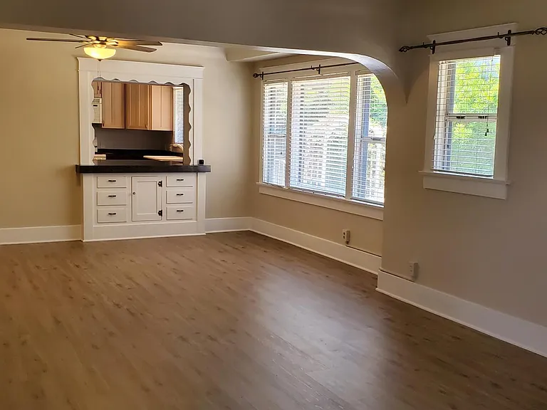 368 Gladys Ave — Photo 3