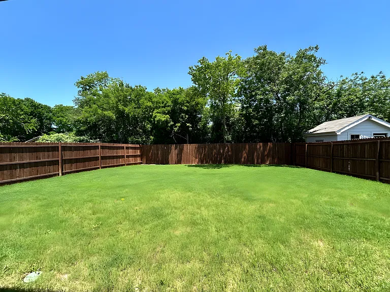 2117 Rustling Oaks Dr — Photo 8