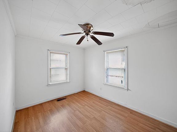5th image of 803 W Church St