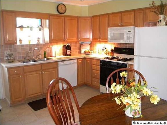 3rd image of 213 Tennyson Ave