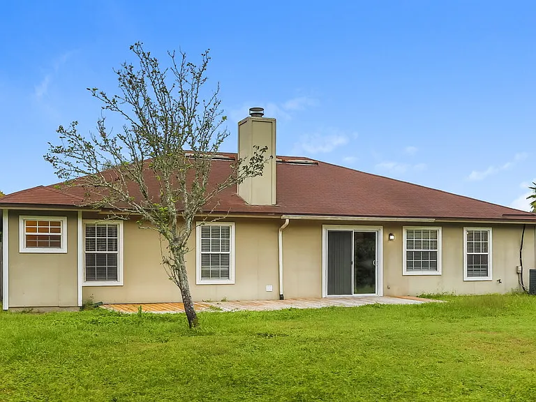 4519 Antler Hill Dr E — Photo 17