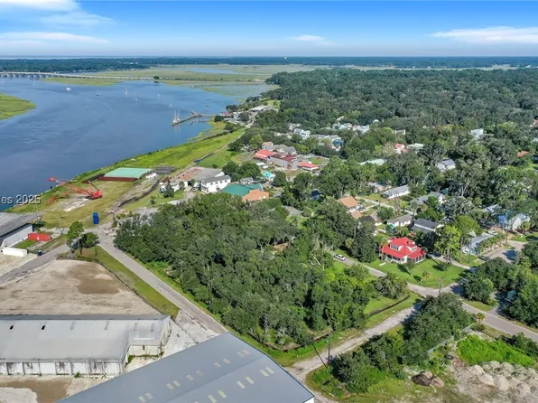 901 7th St, Port Royal, SC 29935