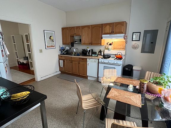 5th image of 1423 Cambridge St APT 3