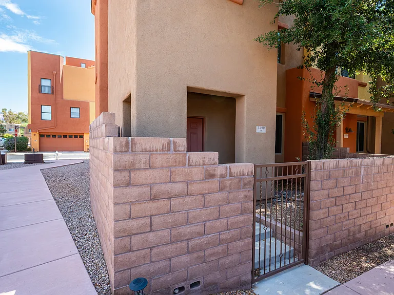 2390 E Blue Diamond Dr — Photo 2