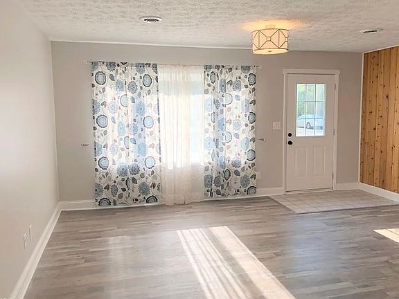 Living room (paint color has changed)