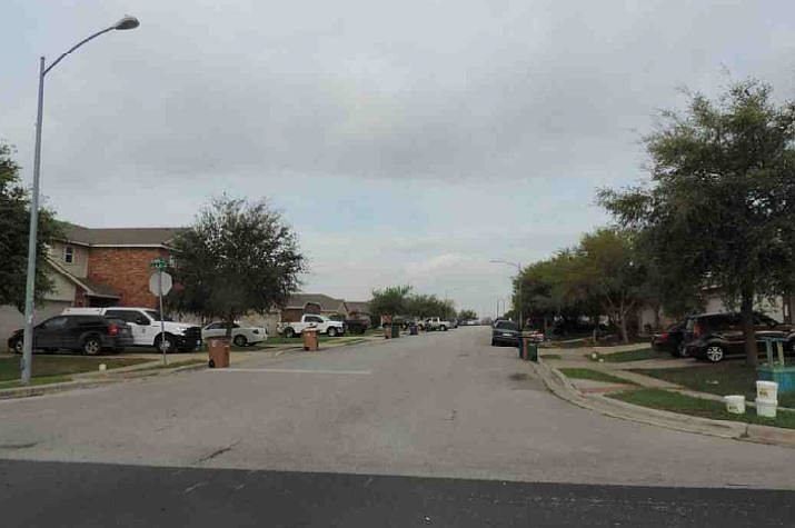 Exterior Neighborhood (street photo)