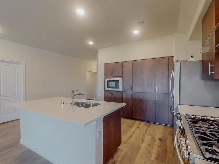 1264 Sumner St — Photo 5