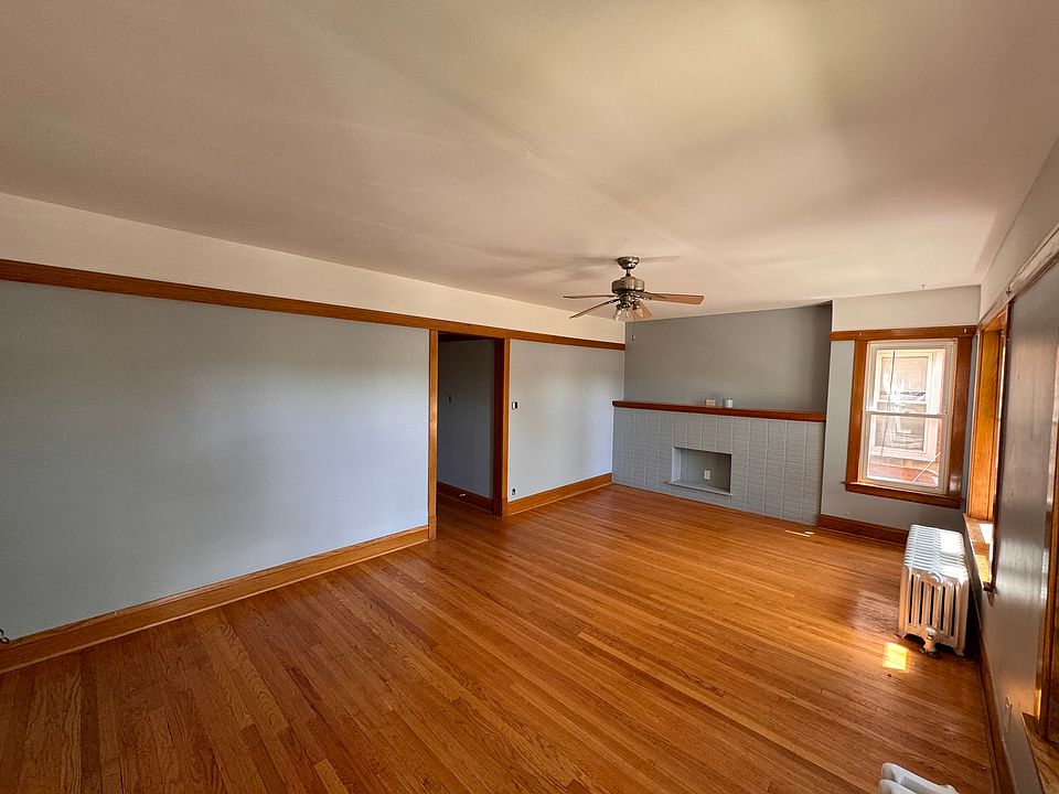 1st image of 3819 N Sawyer Ave #2