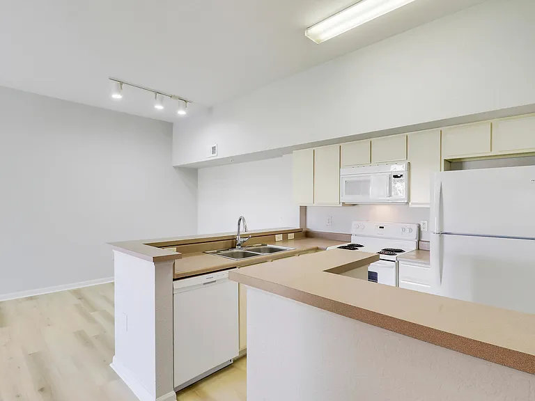 121 SW Palm Dr #306 — Photo 27