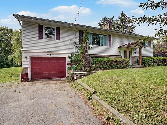 2nd image of 719 Glengarry Pl