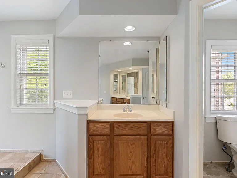 15436 Symondsbury Way — Photo 33