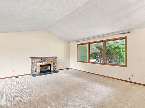 5th image of 2639 E 39th Ave