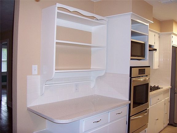 5th image of 5406 Woodrow Ave #A
