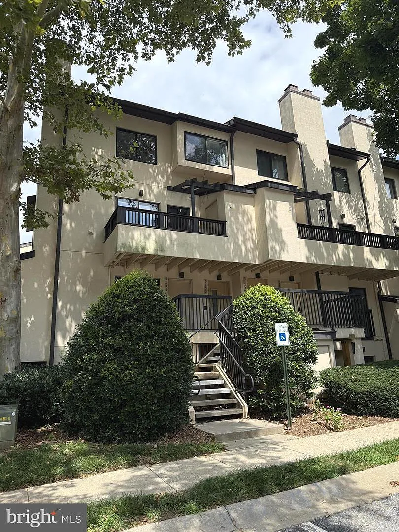 2 bed, 1083 sqft, $1,800 — Photo 1