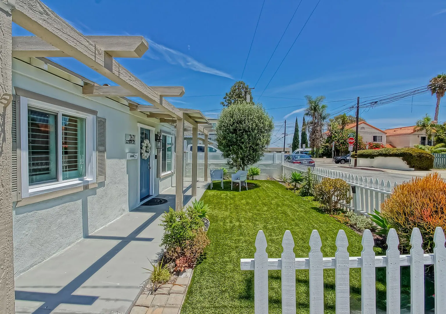 Remodeled, Bright & Airy 5 Room Home on Spacious Lot w/ 3BR2BA Main House, 2 Additional Detached ... — Photo 4
