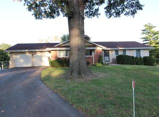 5105 Mansfield Ln, Shawnee, KS 66203