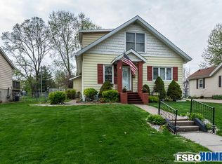 906 28th St, Bettendorf, IA 52722