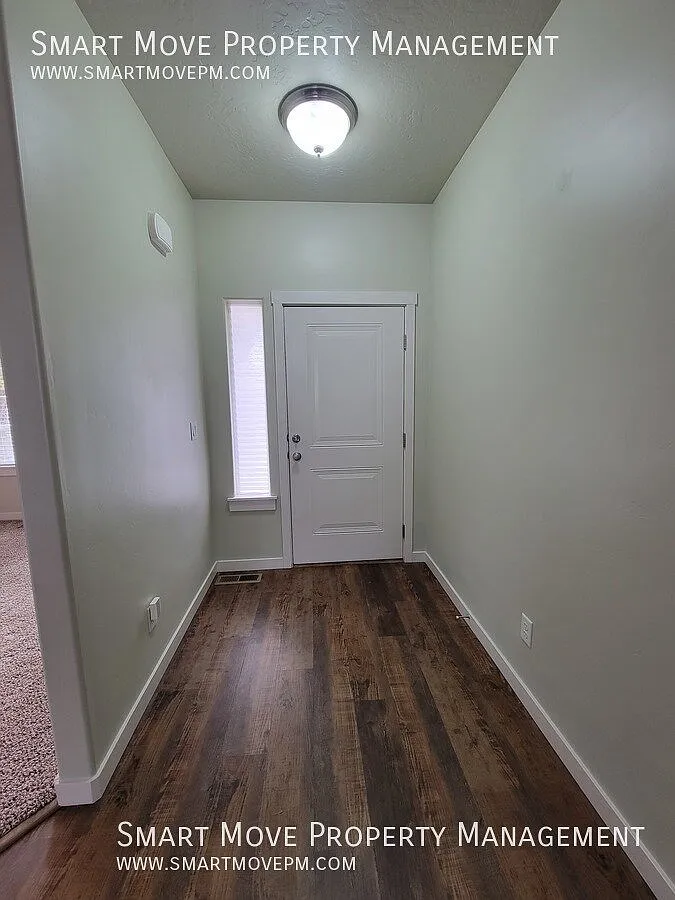 Adorable 3 bed home near Redwood Park in West Boise — Photo 2