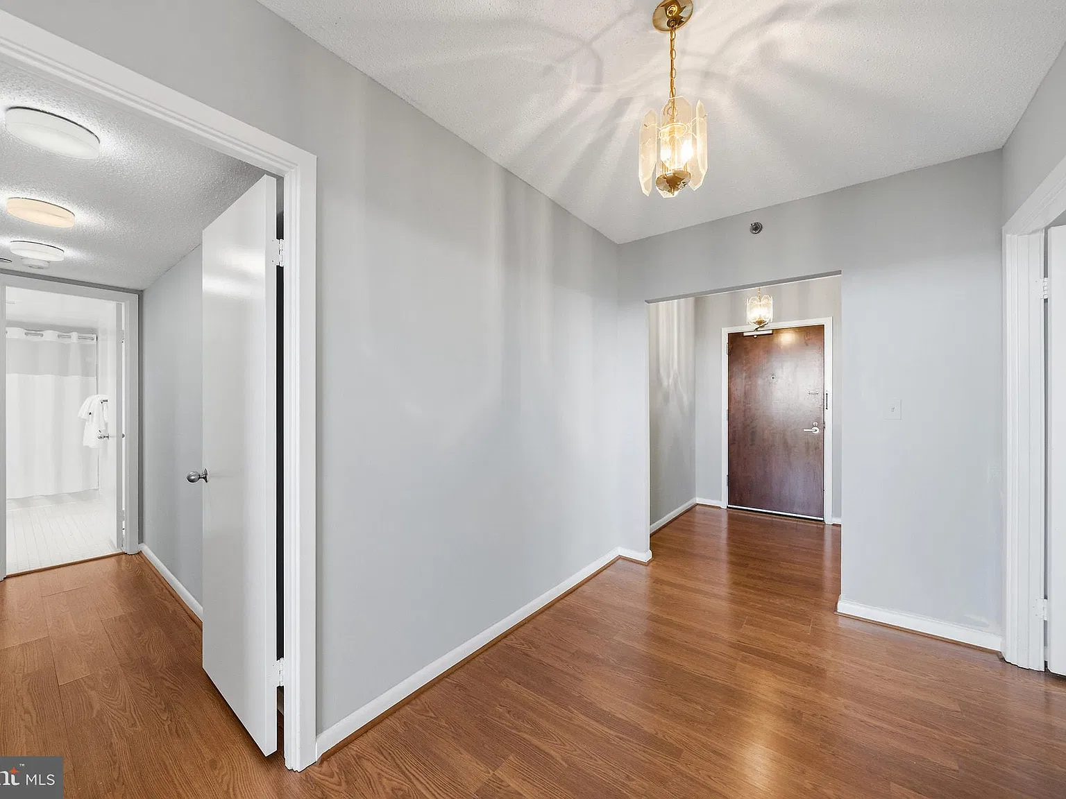 Skyline Square Condo — Photo 3