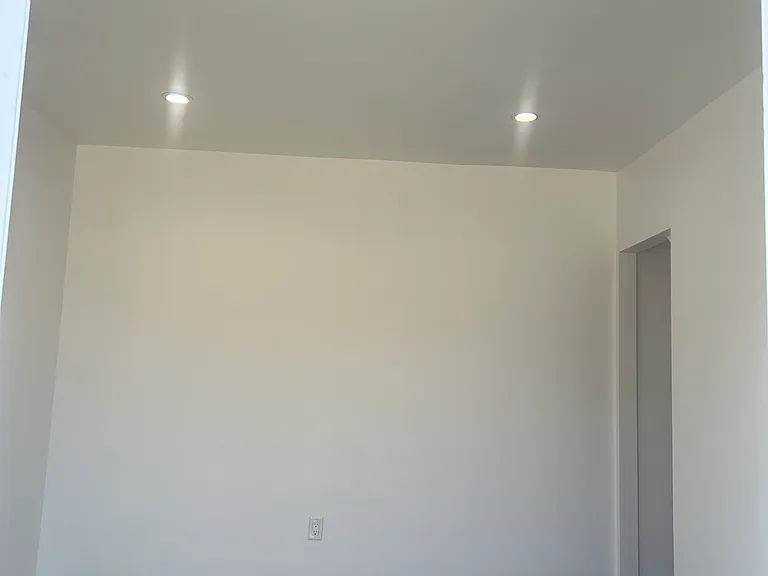 1419 E 61st St #2 — Photo 4