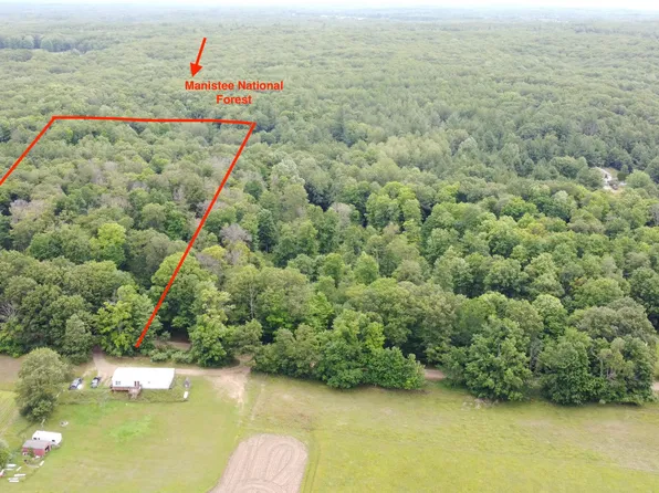 6755 E 14 Mile Rd, Paris, MI 49338