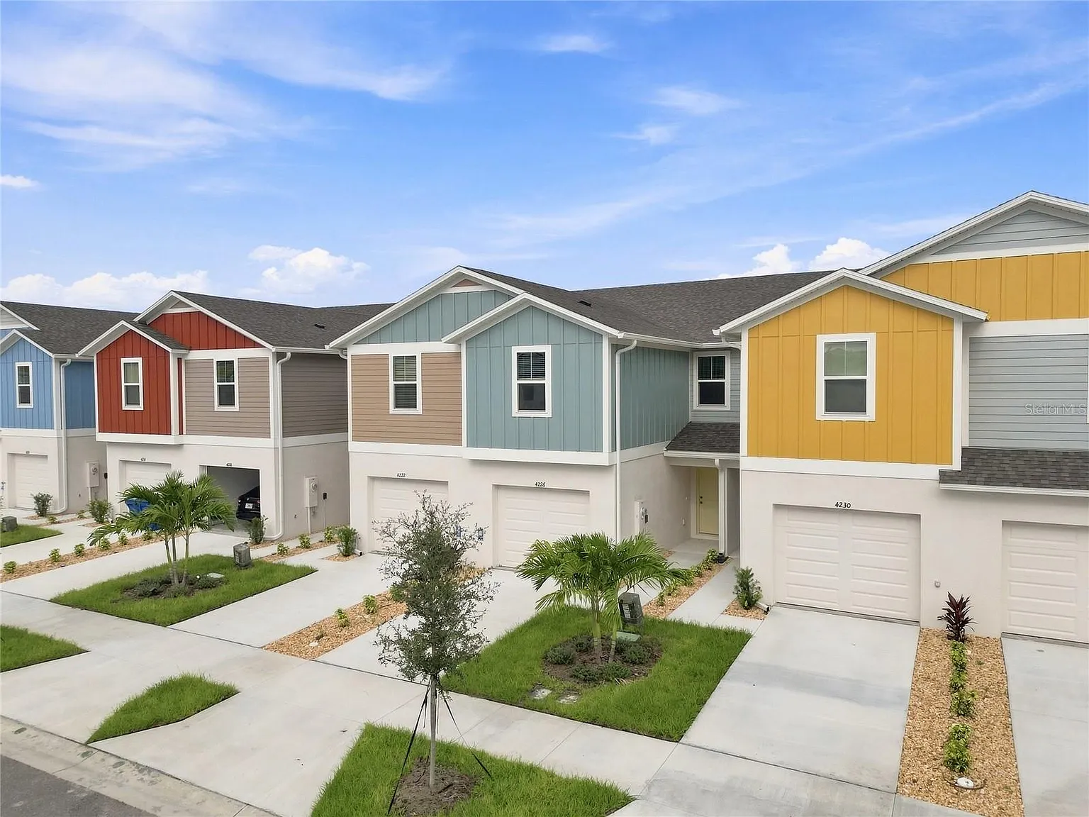 3 bed, 2.5 bath, 1548 sqft, $2,050 — Photo 2