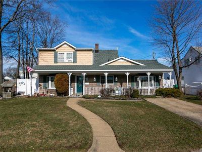 104 Parkside Dr N, Levittown, NY, 11756