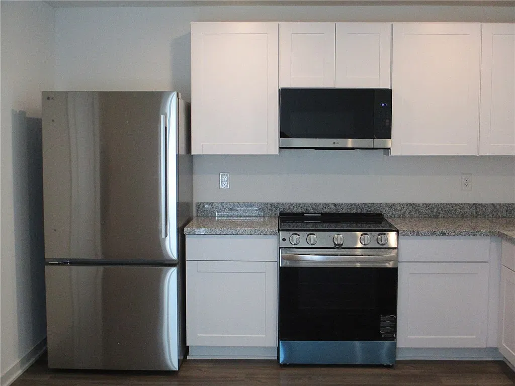 3 bed, 2.0 bath, 1470 sqft, $1,650 — Photo 3