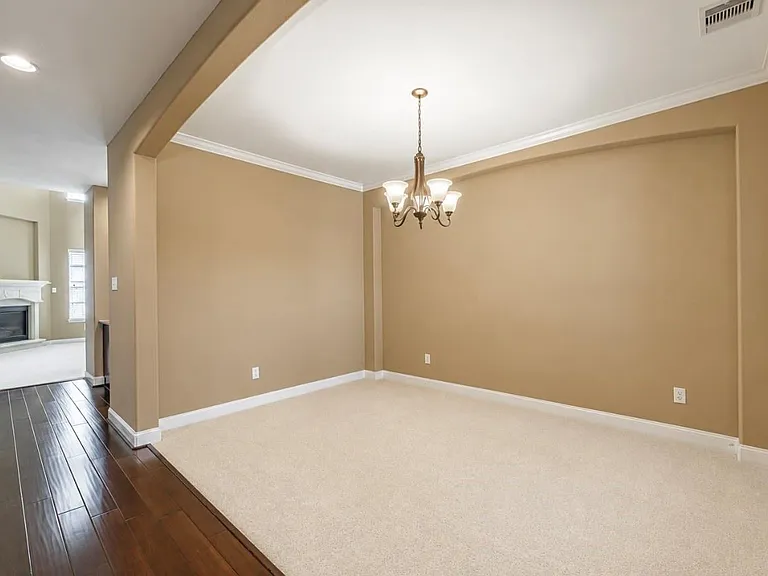 4607 Rockton Hills Ln — Photo 17