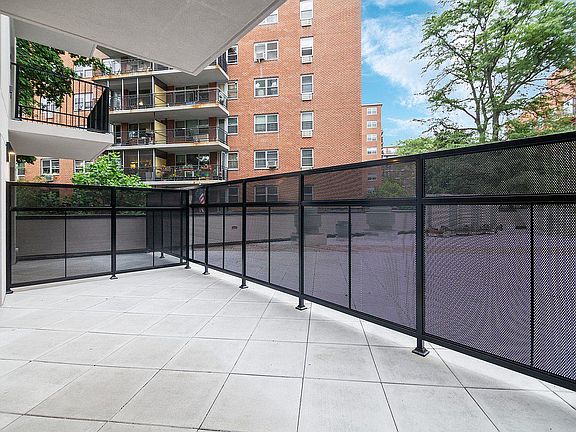 4th image of 71-82 Parsons Blvd #213