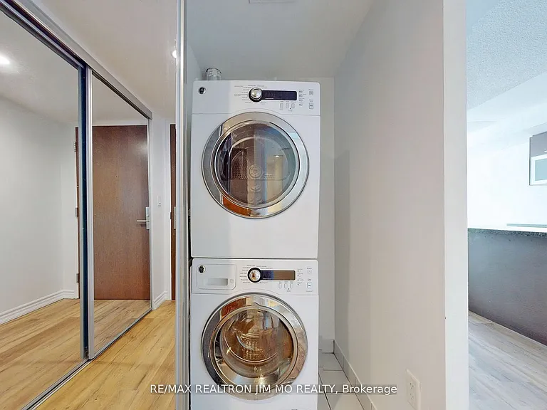 386 Yonge St #2508 — Photo 24