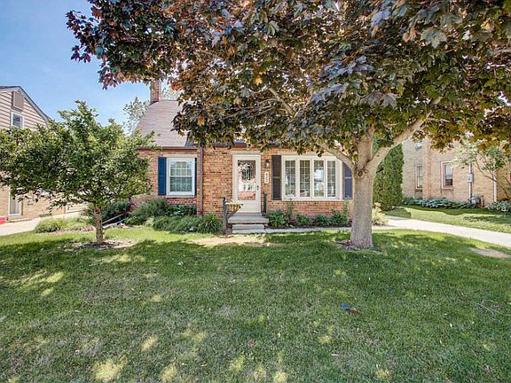 2nd image of 422 Hillcrest Ct