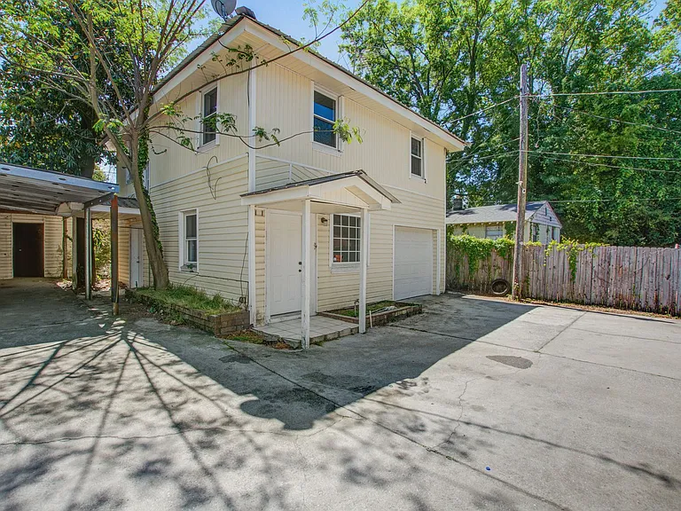2418 1/2 Laurel St — Photo 4