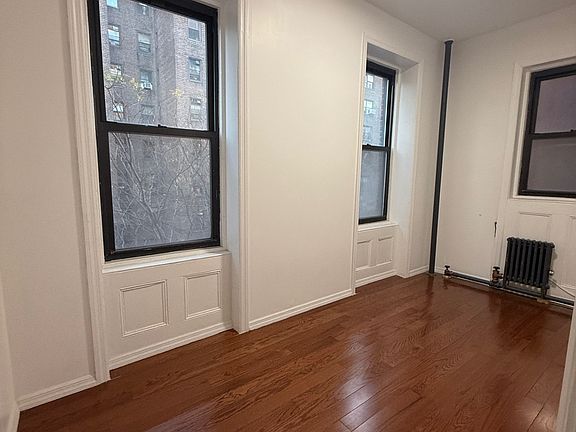 5th image of 55 Market St Unit 4
