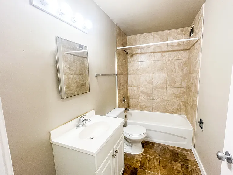 2121 Smith St — Photo 13