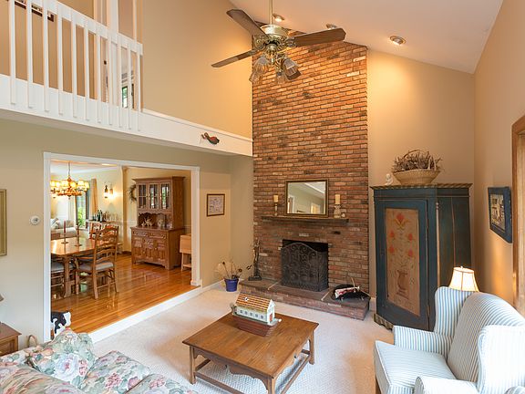 3rd image of 2104 Lavoie Ct