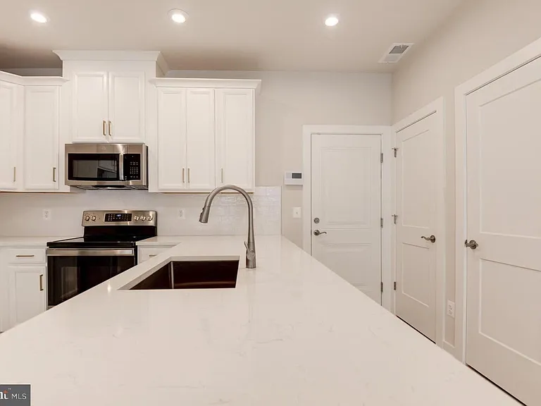 43798 Middleway Ter — Photo 16