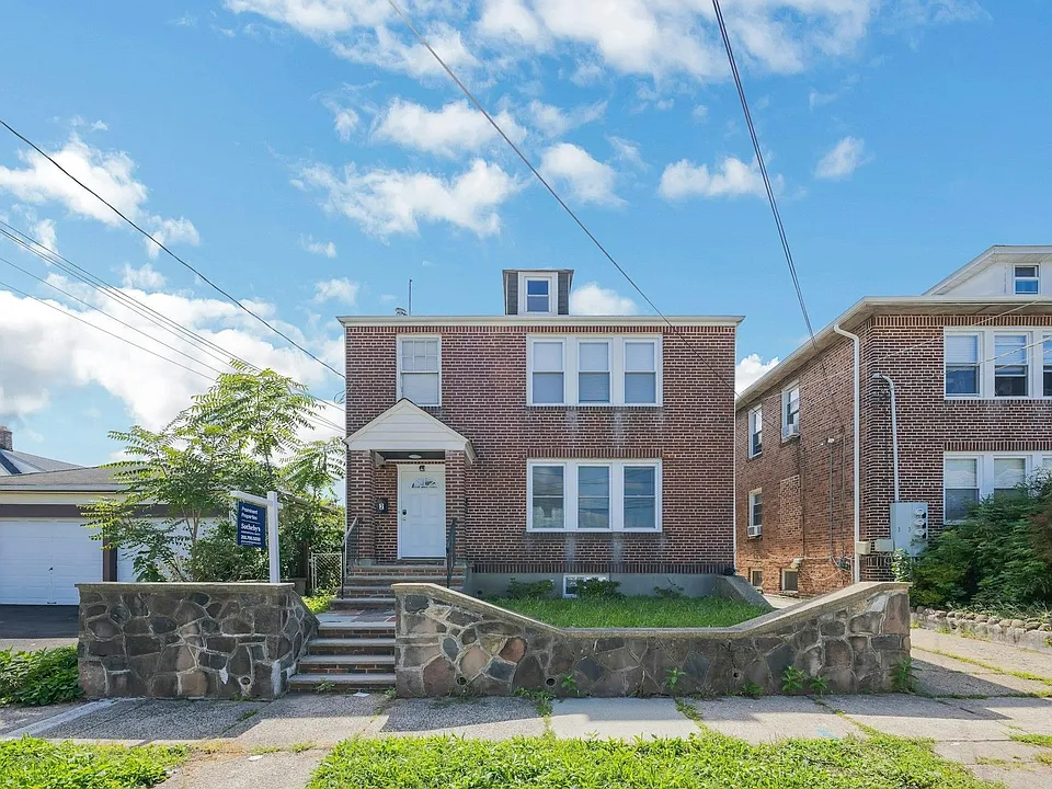 58 Floyd Ave #1