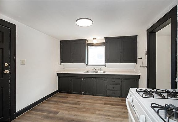 3rd image of 7610 Dearborn Ave #Up