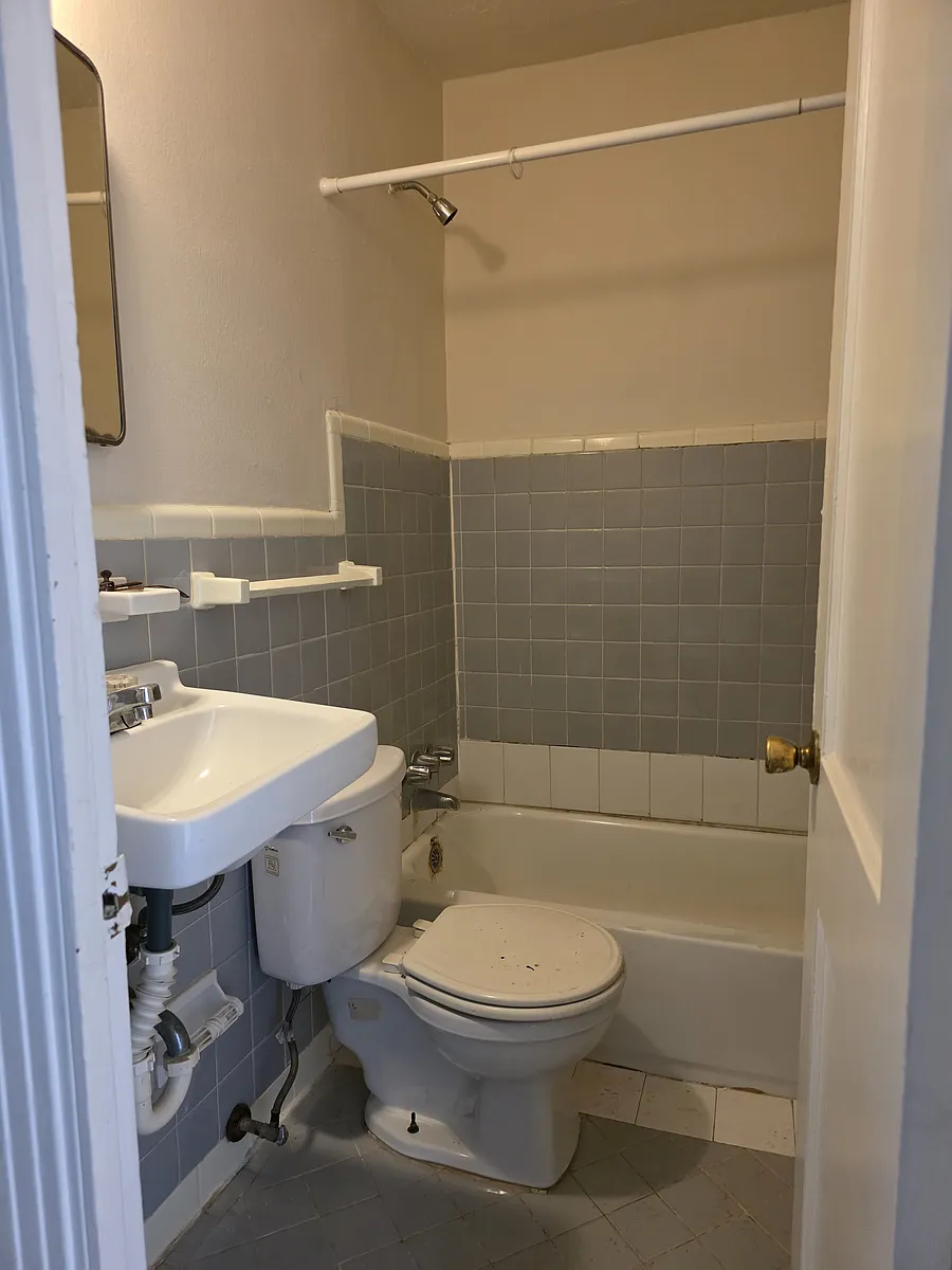 Building Photo - 3817 S Shepherd Dr #2