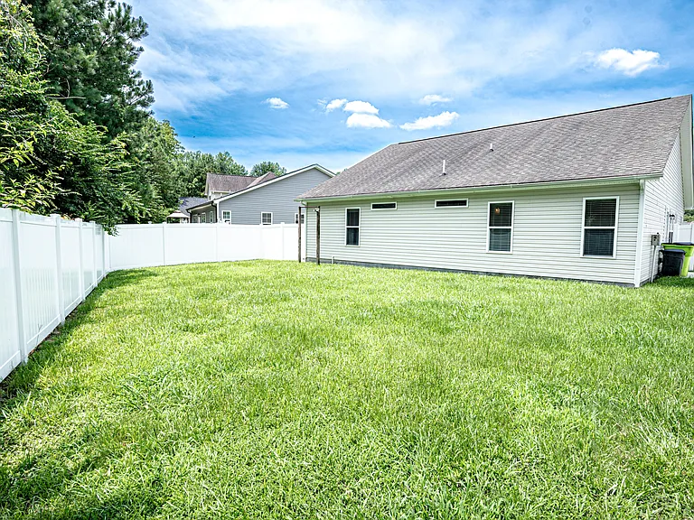 312 Hawks Bluff Dr — Photo 5