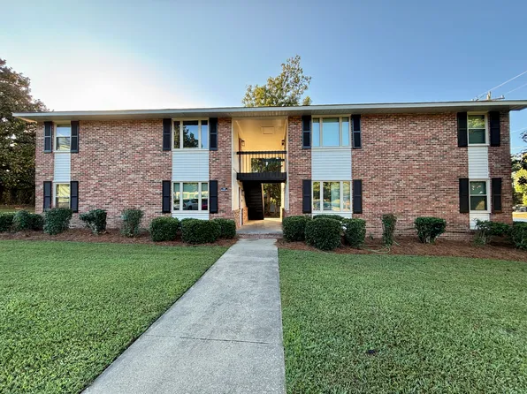 Maple Court Apartments