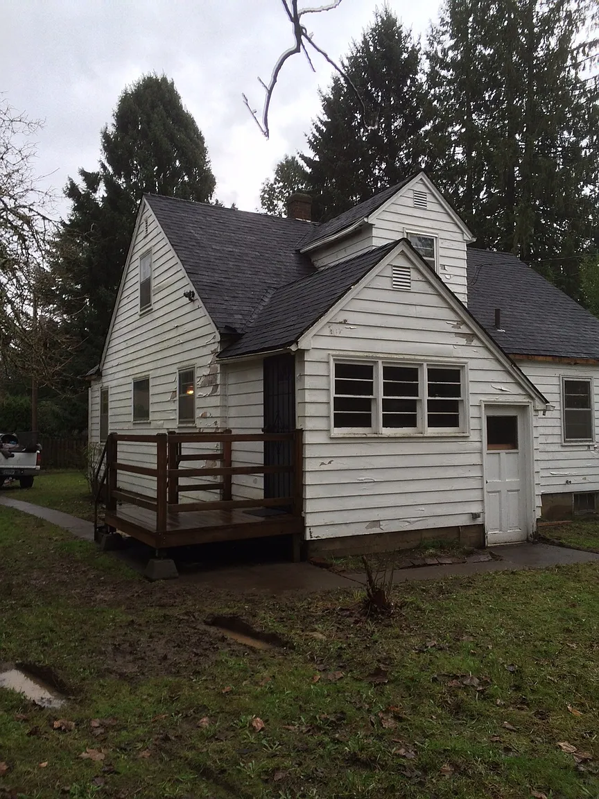 1081 NW Jackson St photo 1