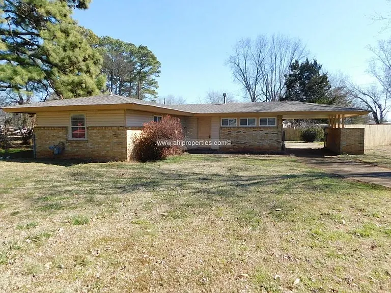 3043 Holiday Dr SW — Photo 1