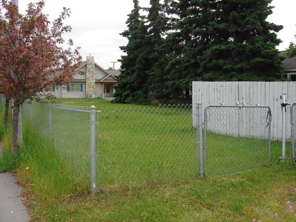2nd image of 1318 I St