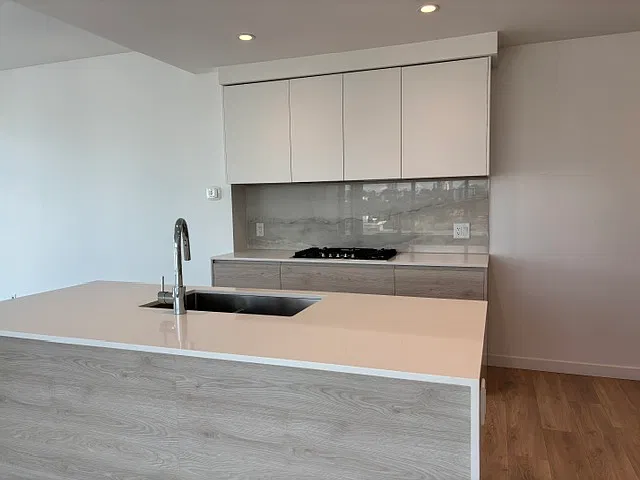 680 Quayside Drive New Westminster — Photo 3