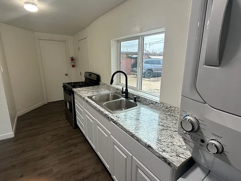 227 W Church Ave — Photo 10