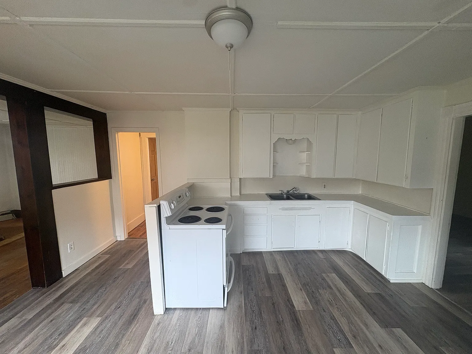 3 bed, $1,400 — Photo 2